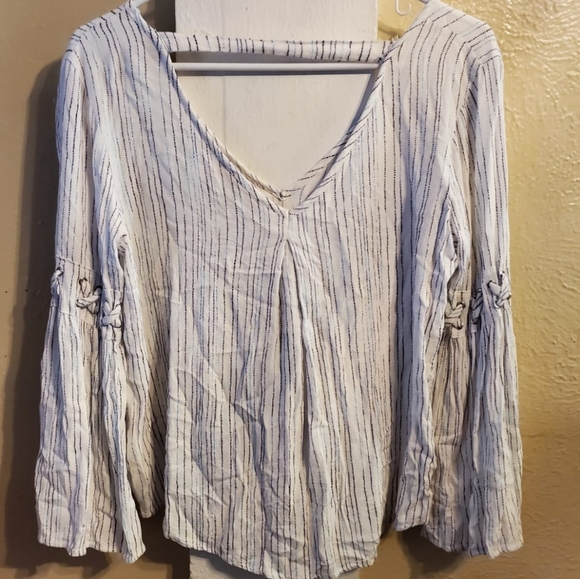 5/$25 Philosophy Bell Sleeve Striped Blouse - Picture 14 of 14